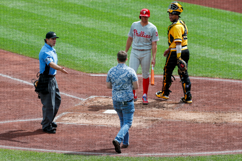 Illustration for article titled Nonchalant Idiot On The Field Arrested For Picking Inopportune Time To Say Hello To Phillies' Brad Miller
